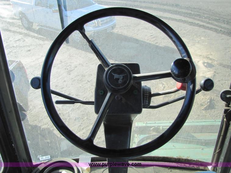 image for item 5214 1982 John Deere 8820 combine