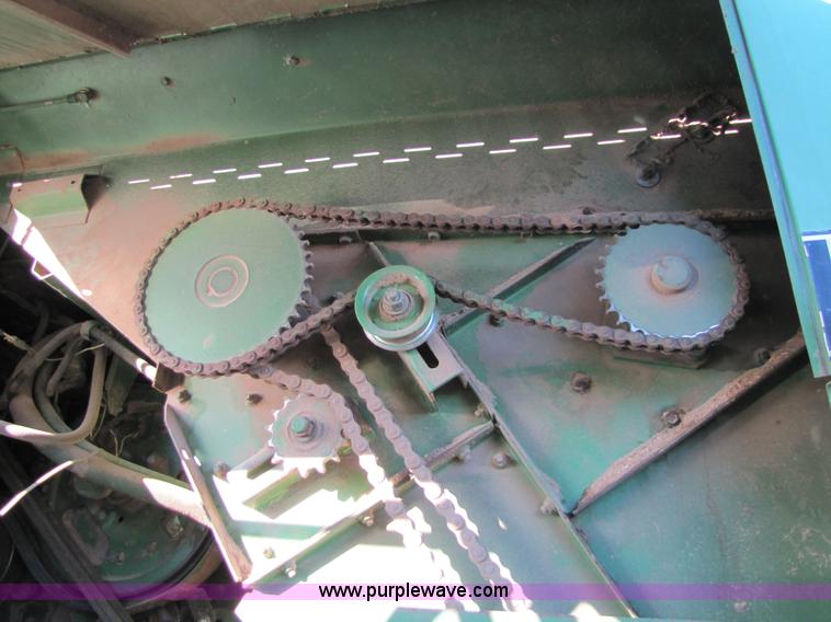 image for item 5214 1982 John Deere 8820 combine