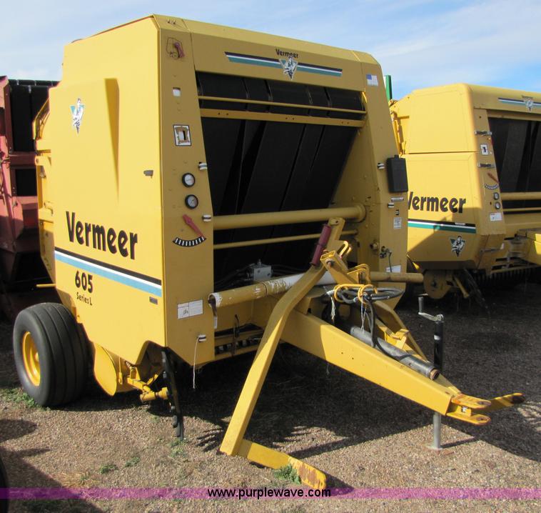 image for item 5215 Vermeer 605 Series L round baler