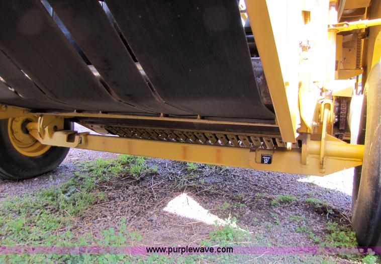 image for item 5215 Vermeer 605 Series L round baler