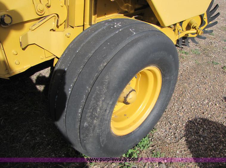 image for item 5215 Vermeer 605 Series L round baler