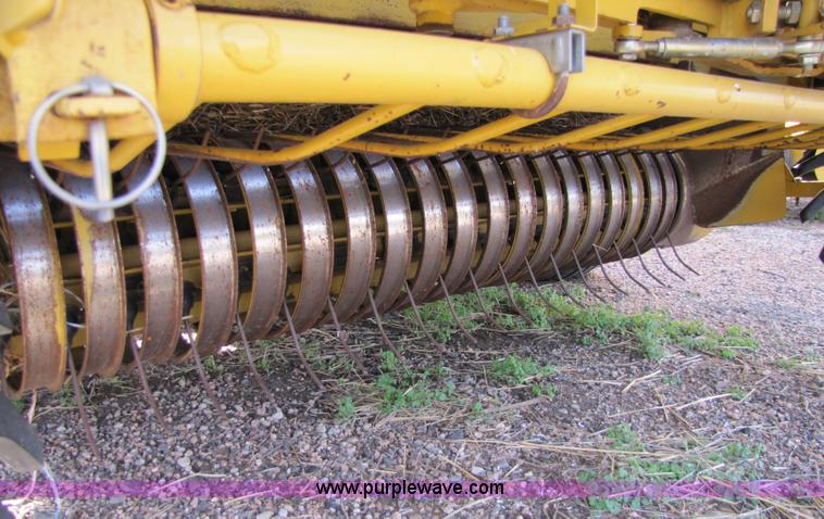 image for item 5215 Vermeer 605 Series L round baler