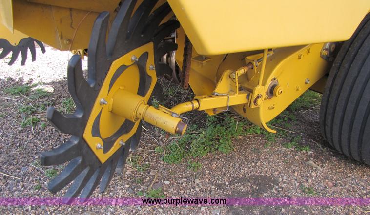image for item 5215 Vermeer 605 Series L round baler
