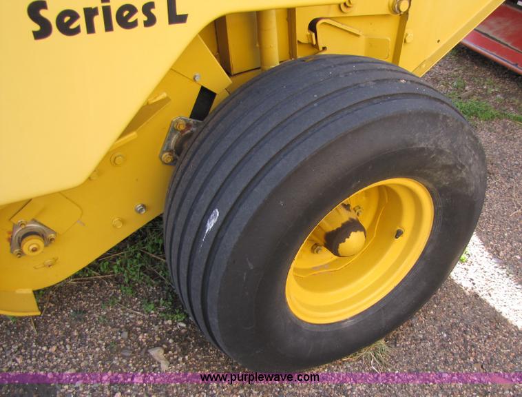 image for item 5215 Vermeer 605 Series L round baler