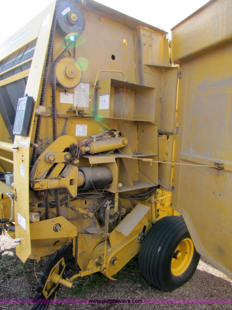 image for item 5215 Vermeer 605 Series L round baler