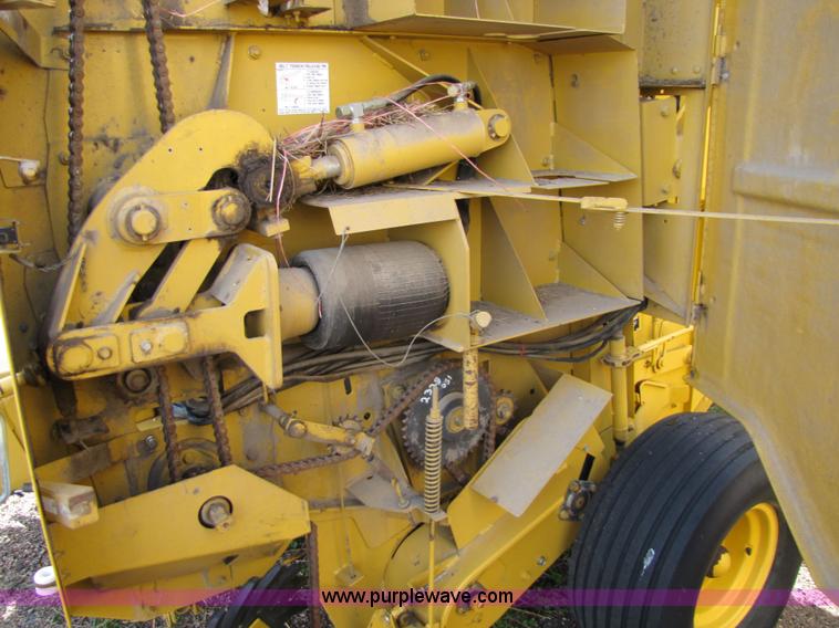 image for item 5215 Vermeer 605 Series L round baler