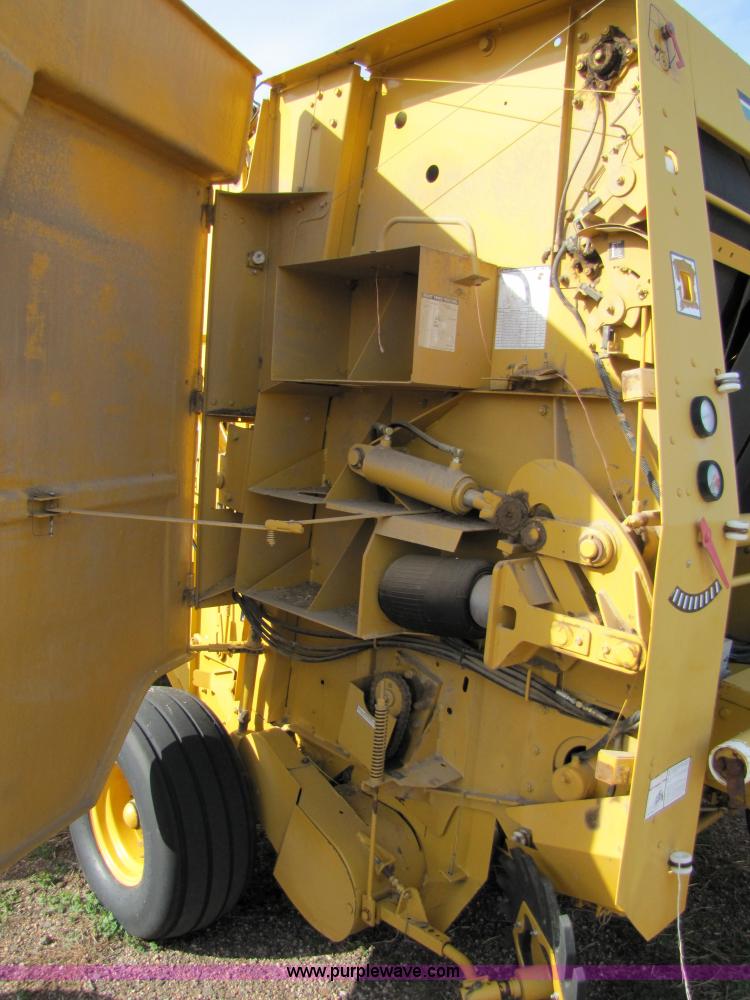 image for item 5215 Vermeer 605 Series L round baler