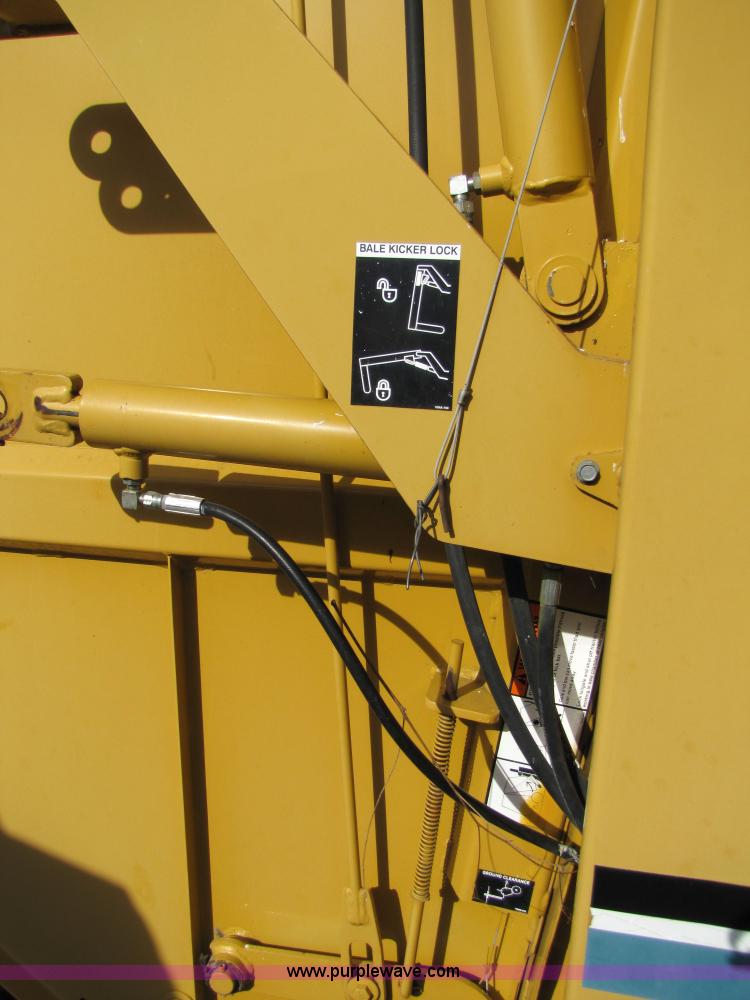 image for item 5215 Vermeer 605 Series L round baler