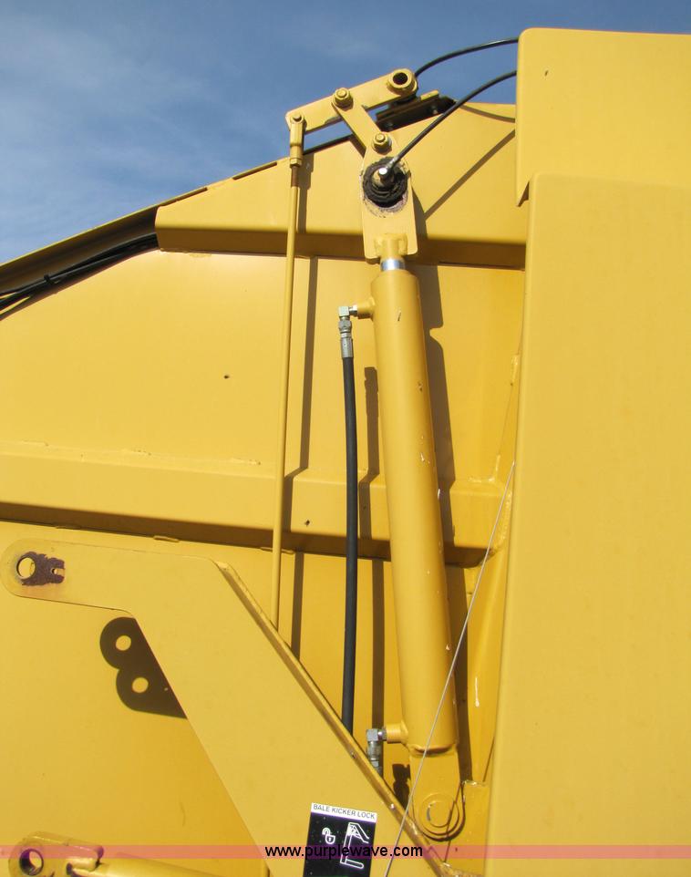 image for item 5215 Vermeer 605 Series L round baler