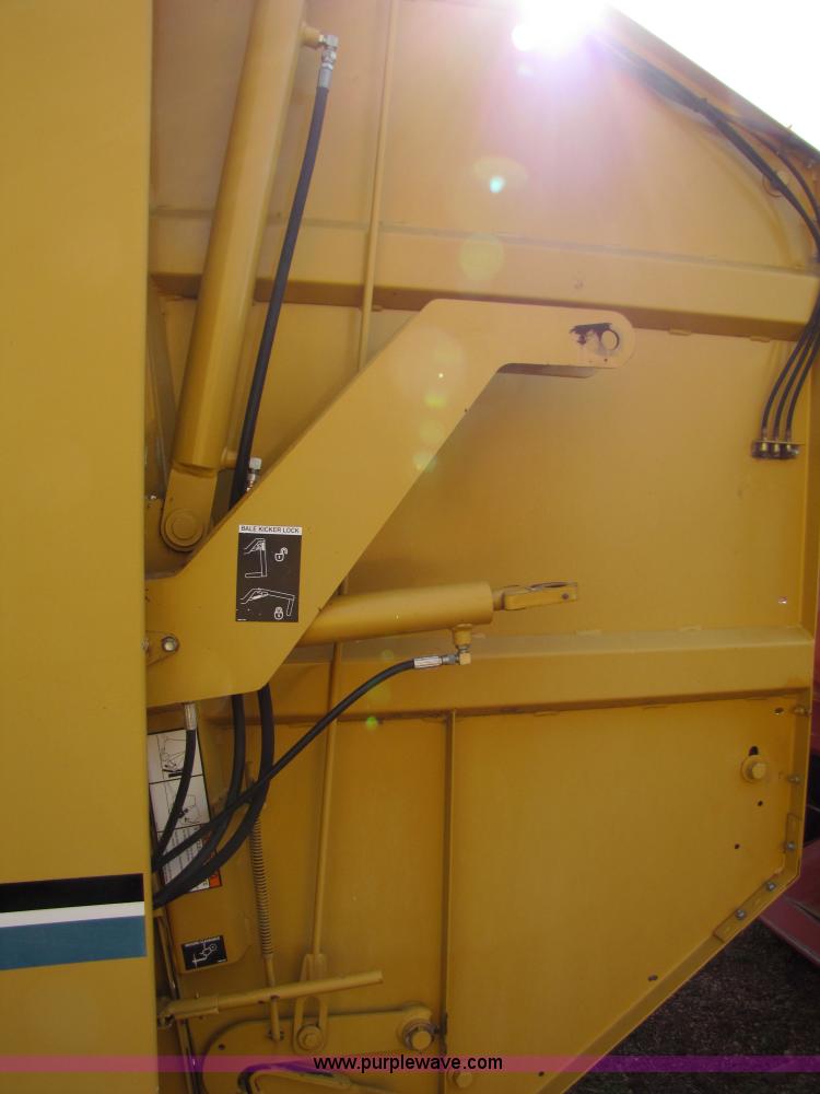 image for item 5215 Vermeer 605 Series L round baler