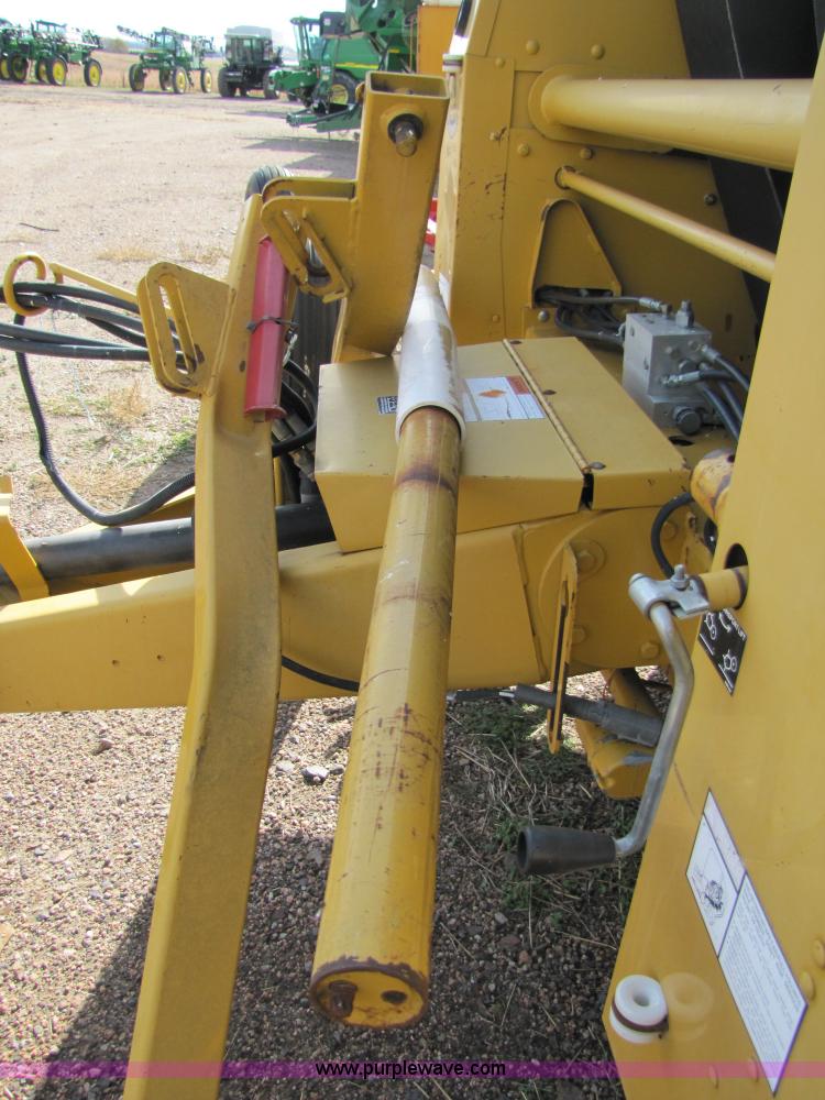 image for item 5215 Vermeer 605 Series L round baler