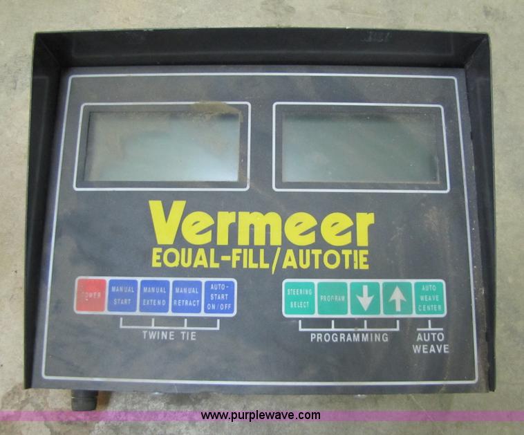 image for item 5215 Vermeer 605 Series L round baler