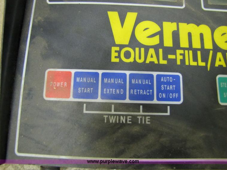 image for item 5215 Vermeer 605 Series L round baler