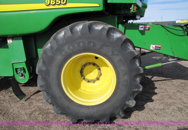 image for item 5216 2000 John Deere 9650W combine
