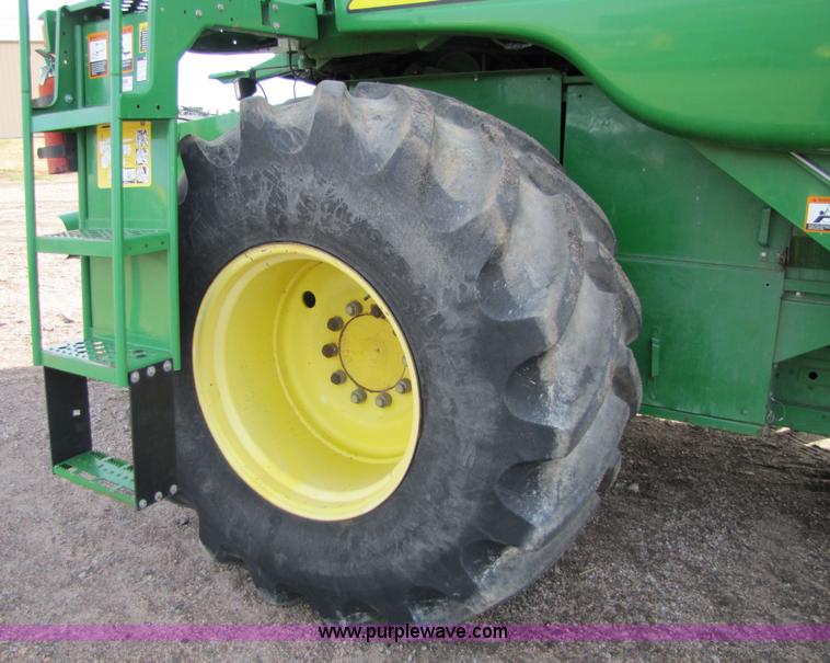 image for item 5216 2000 John Deere 9650W combine