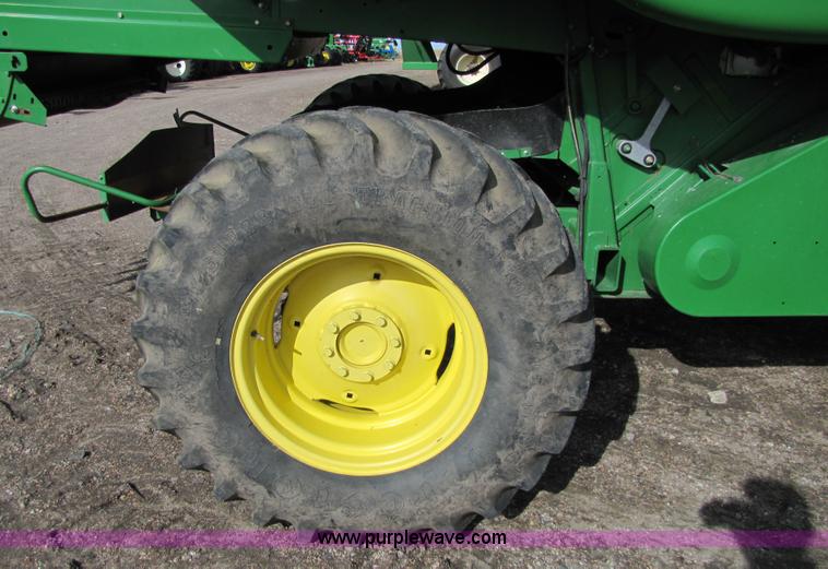 image for item 5216 2000 John Deere 9650W combine