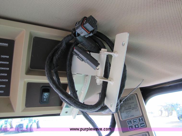 image for item 5216 2000 John Deere 9650W combine