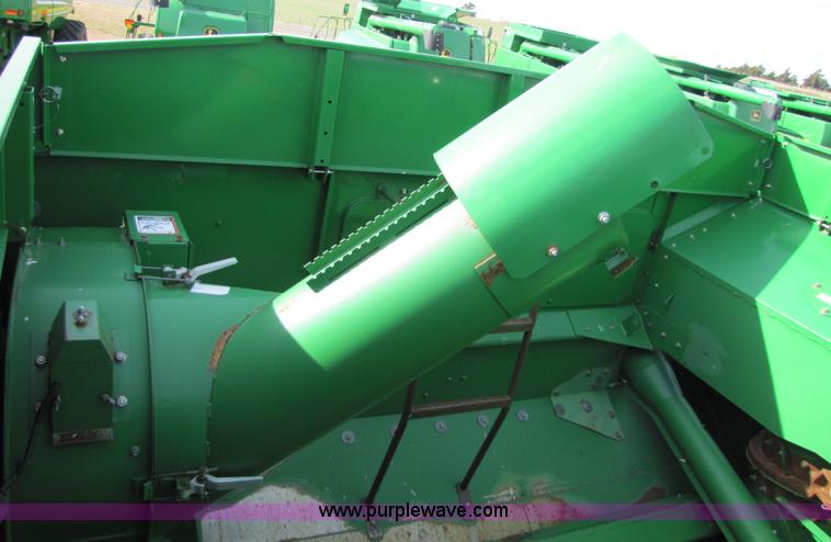 image for item 5216 2000 John Deere 9650W combine