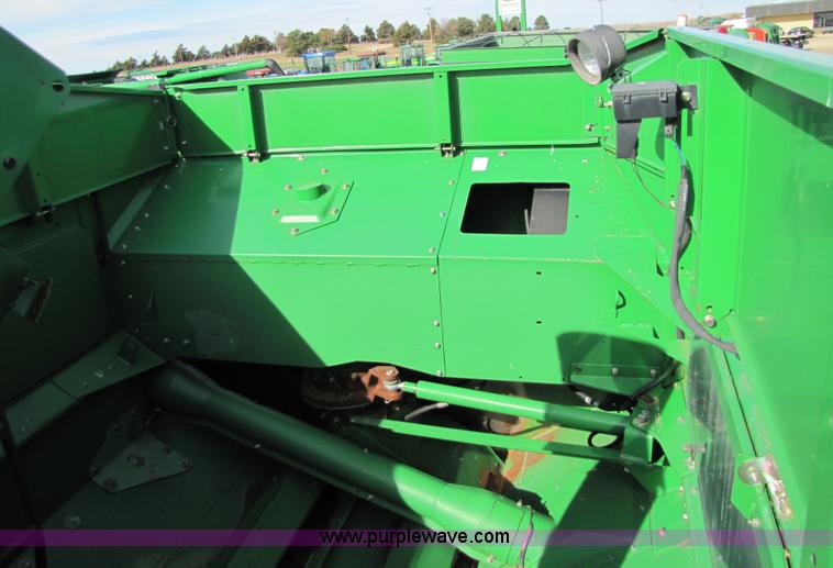 image for item 5216 2000 John Deere 9650W combine