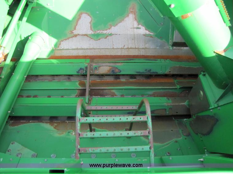 image for item 5216 2000 John Deere 9650W combine