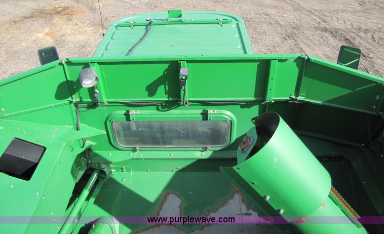 image for item 5216 2000 John Deere 9650W combine