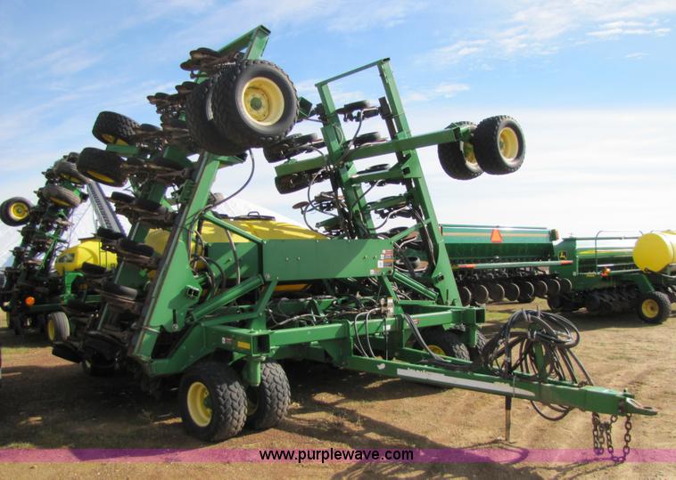 image for item 5218 2004 John Deere 1890 air seeder