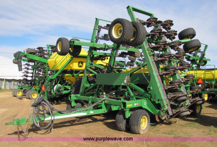 image for item 5218 2004 John Deere 1890 air seeder