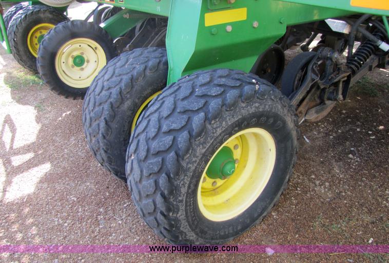 image for item 5218 2004 John Deere 1890 air seeder