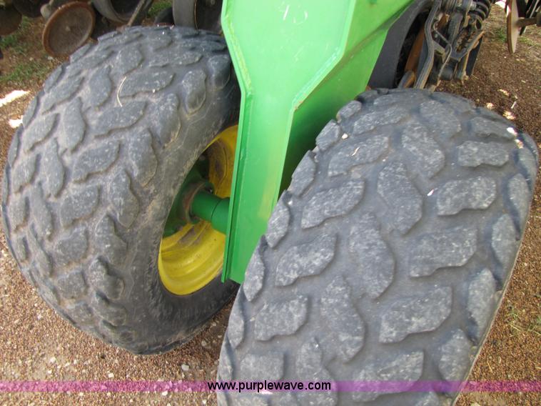 image for item 5218 2004 John Deere 1890 air seeder