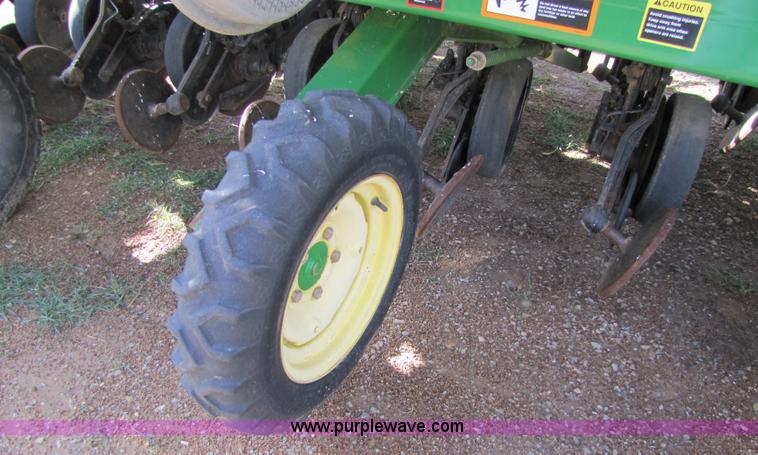 image for item 5218 2004 John Deere 1890 air seeder