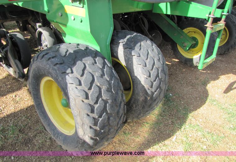 image for item 5218 2004 John Deere 1890 air seeder