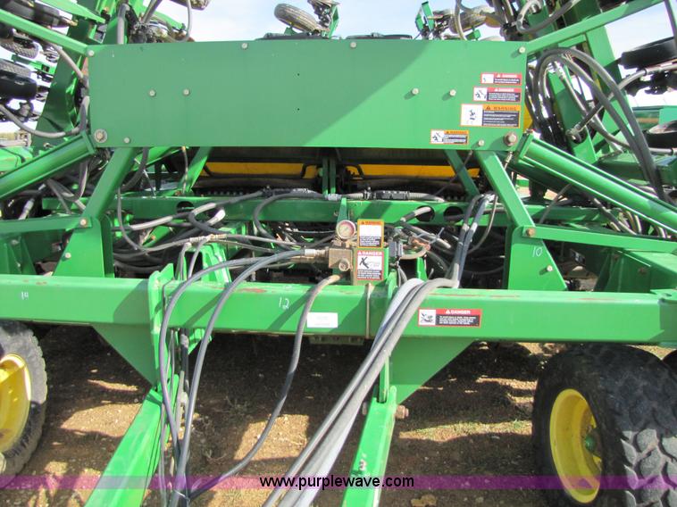 image for item 5218 2004 John Deere 1890 air seeder
