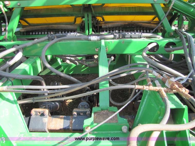 image for item 5218 2004 John Deere 1890 air seeder