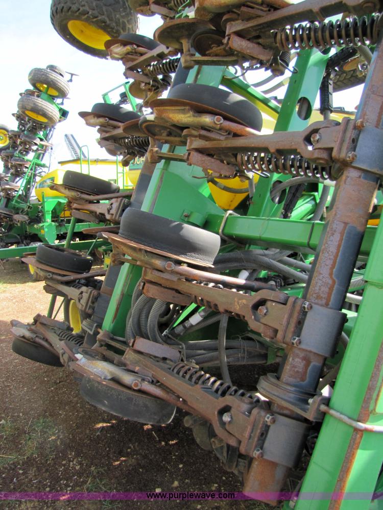 image for item 5218 2004 John Deere 1890 air seeder