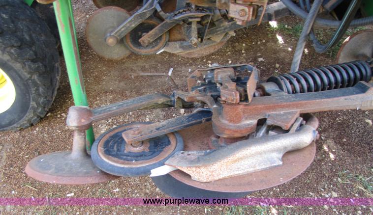 image for item 5218 2004 John Deere 1890 air seeder