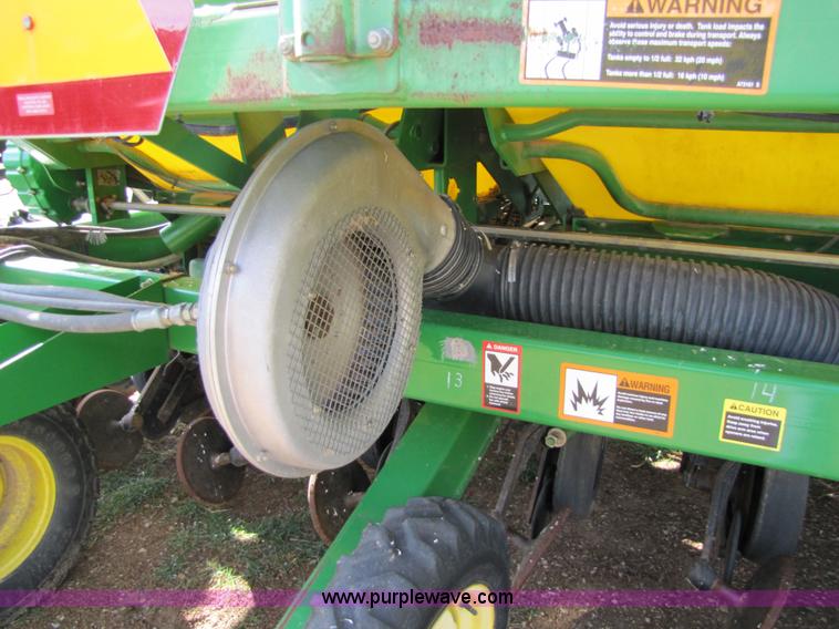 image for item 5218 2004 John Deere 1890 air seeder
