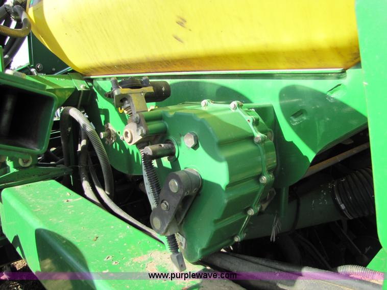 image for item 5218 2004 John Deere 1890 air seeder