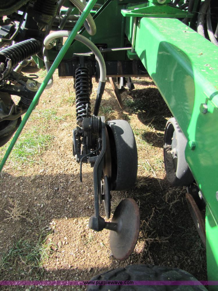 image for item 5218 2004 John Deere 1890 air seeder