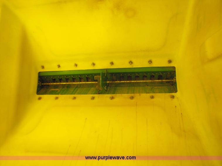image for item 5218 2004 John Deere 1890 air seeder