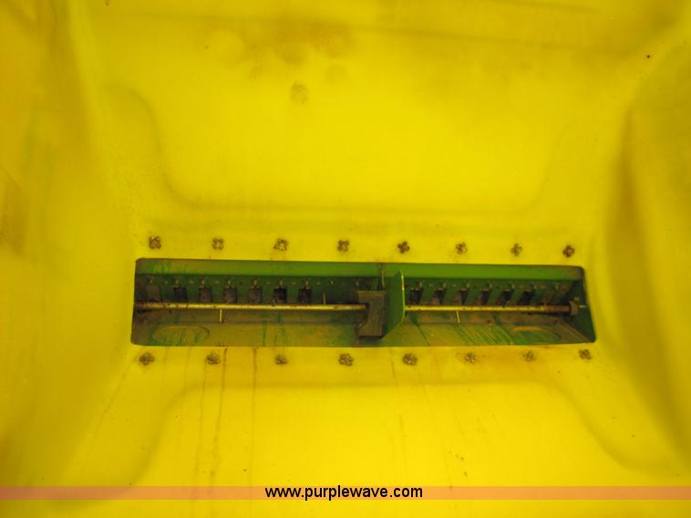 image for item 5218 2004 John Deere 1890 air seeder