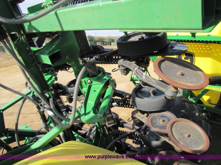 image for item 5218 2004 John Deere 1890 air seeder