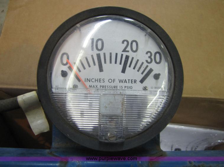 image for item 5218 2004 John Deere 1890 air seeder