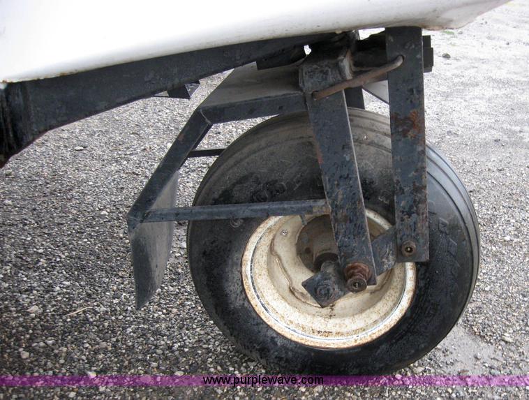 image for item 5234 1985 SpraCoupe 225 self-propelled sprayer