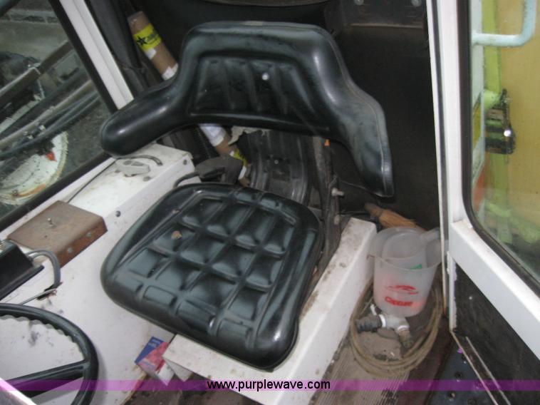 image for item 5234 1985 SpraCoupe 225 self-propelled sprayer