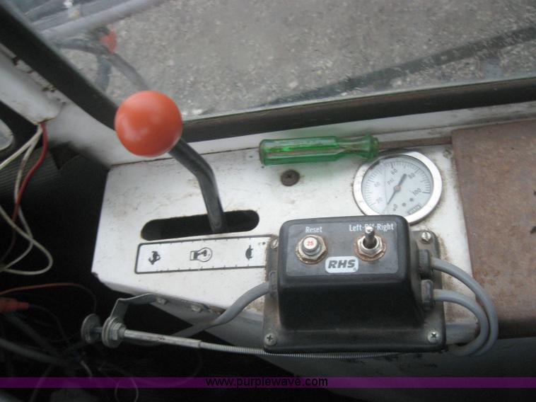 image for item 5234 1985 SpraCoupe 225 self-propelled sprayer