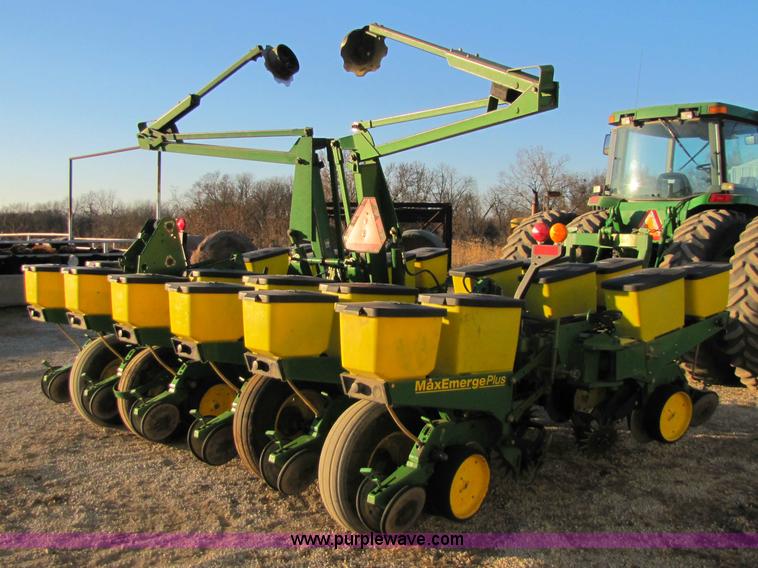 image for item 5311 John Deere 1760 Conservation Max Emerge 2 planter