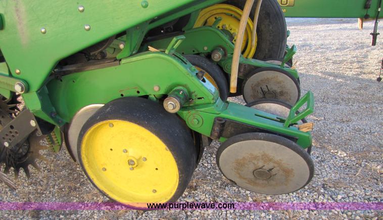 image for item 5311 John Deere 1760 Conservation Max Emerge 2 planter
