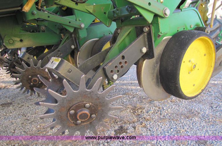 image for item 5311 John Deere 1760 Conservation Max Emerge 2 planter