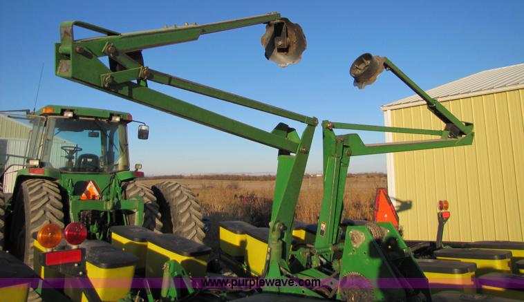 image for item 5311 John Deere 1760 Conservation Max Emerge 2 planter