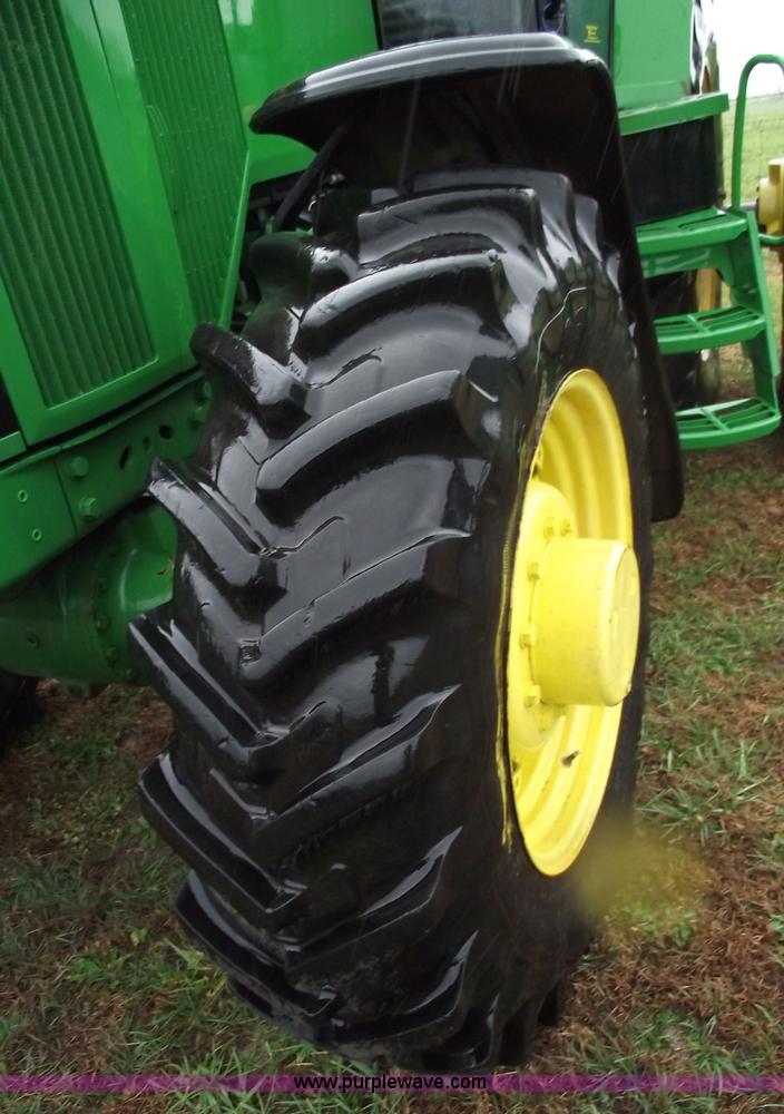 image for item 5561 1993 John Deere 7800 MFWD tractor